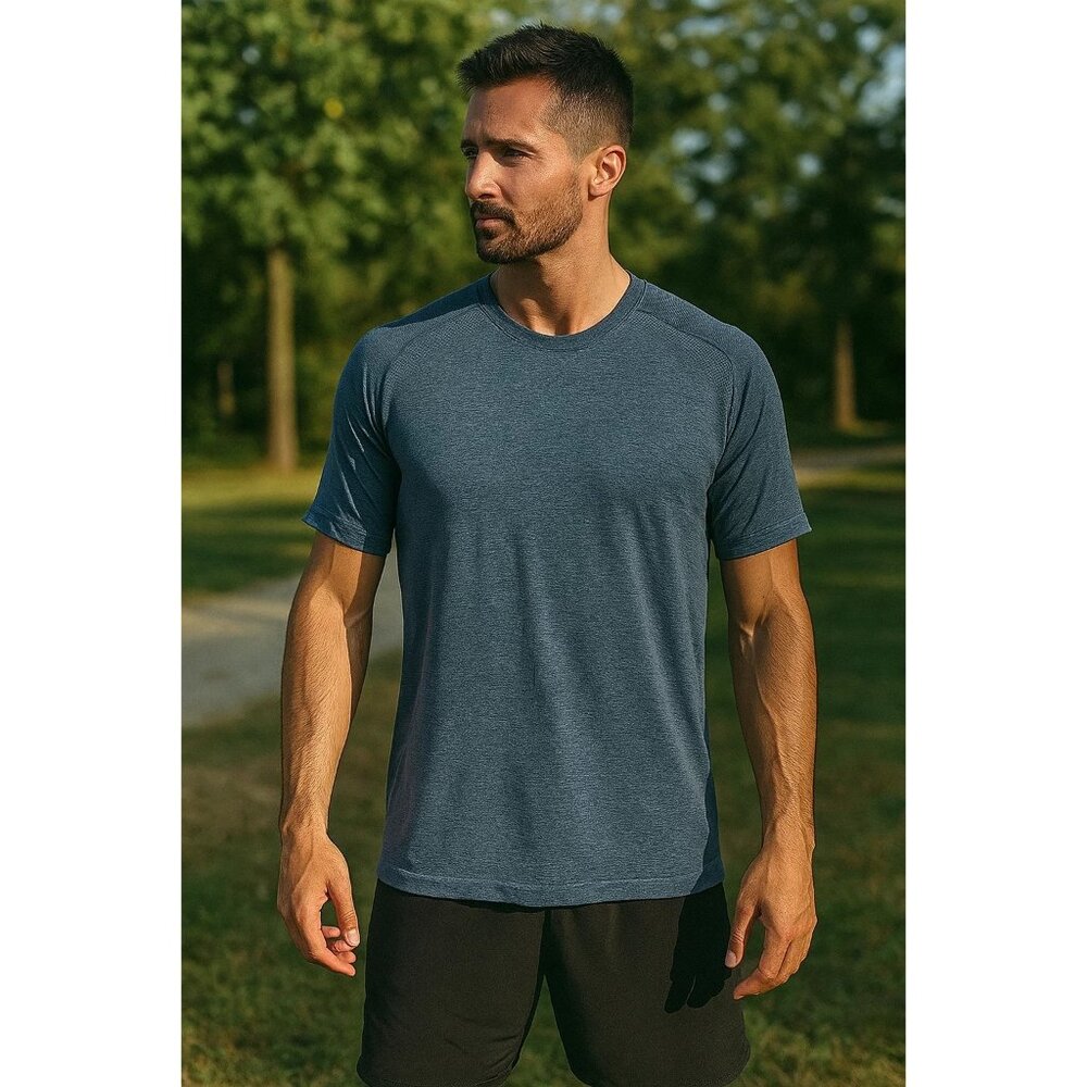 Lululemon Men's XL Metal Vent Tech short sleeve in Blue